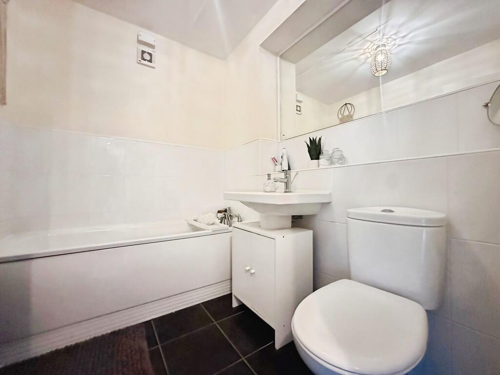 5f1697e5-WhatsApp...