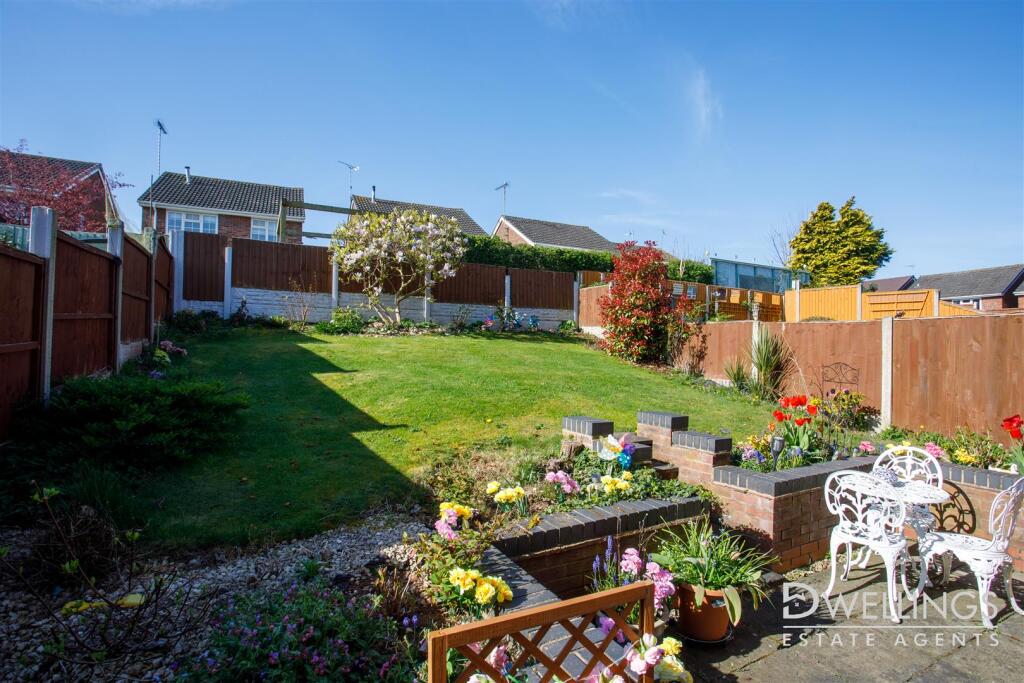 DWELEST- 7 Lordswell Road, Shobnall, DE14 2TA - 00