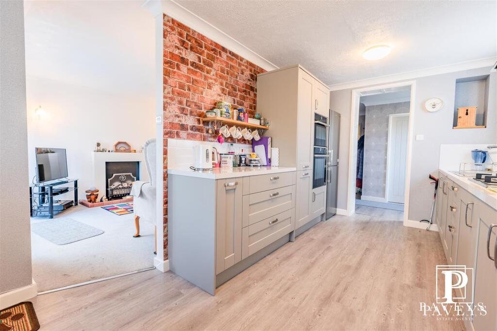 KITCHEN BREAKFAST ROOM