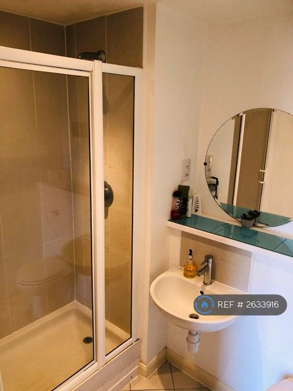 Master Bedroom En-Suit