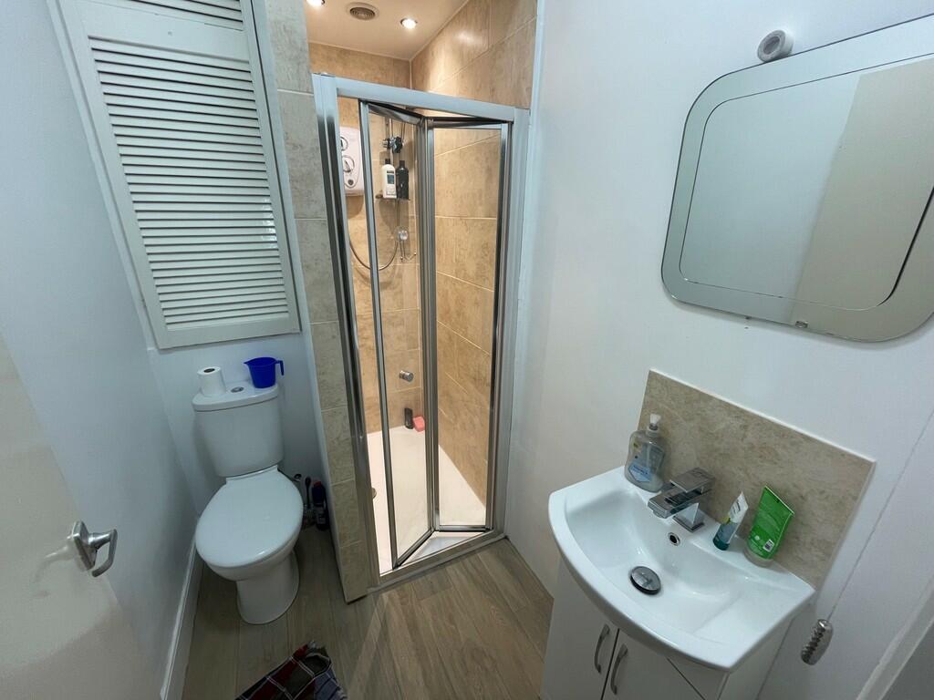 flat shower room