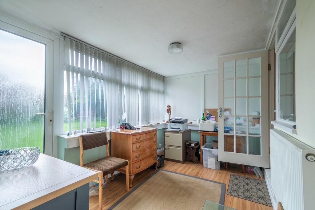 2 Adastral Close-...