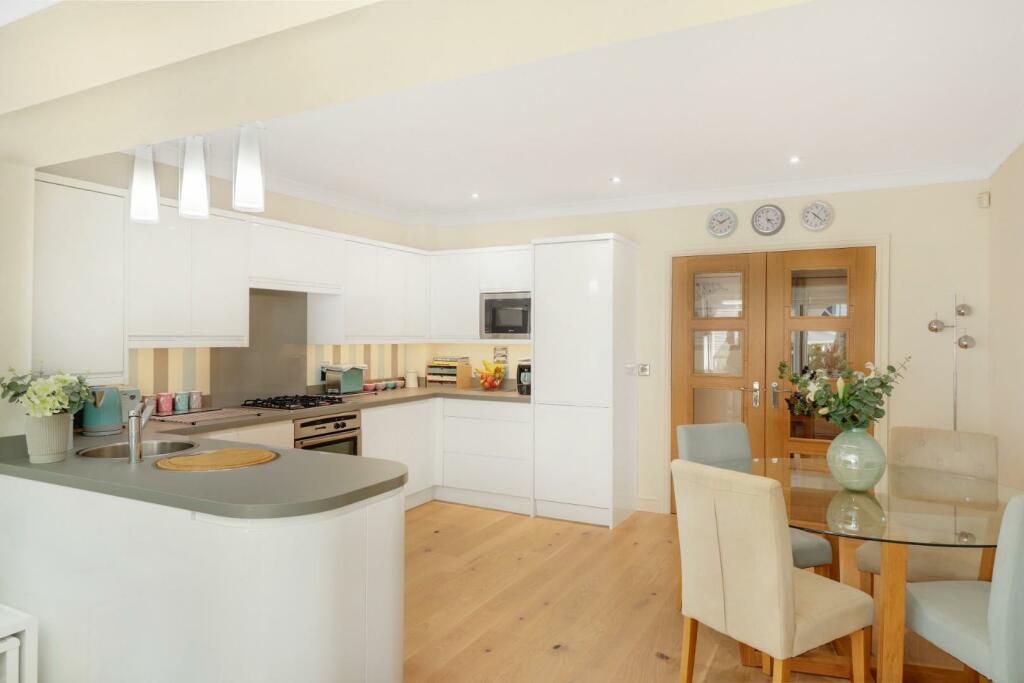 Kitchen c.jpg