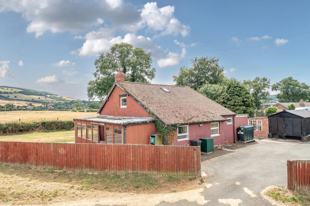 Entrance to property.jpg