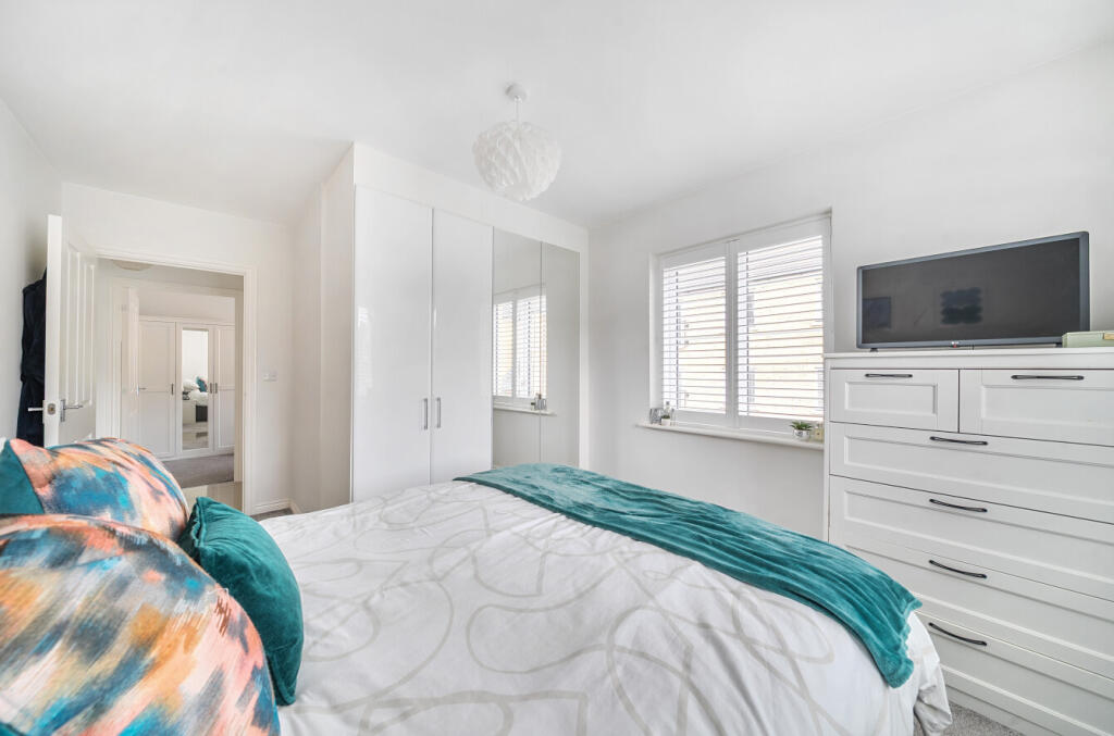 1364883-4-68e6476...