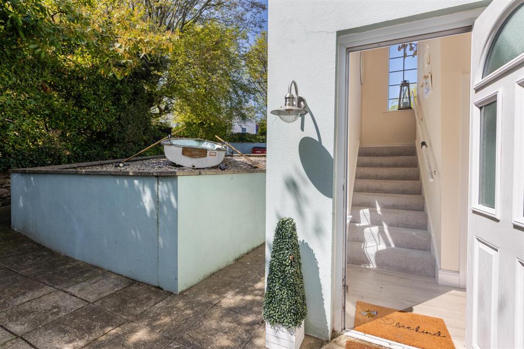 A10 - The Hamptons, Torquay - 250429.jpg