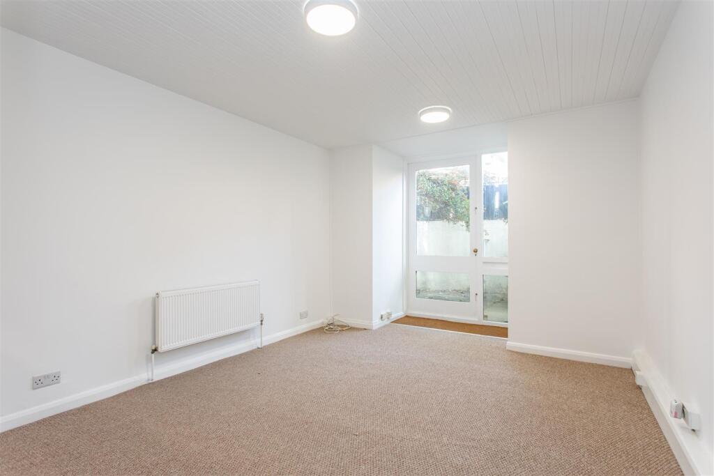 F1 8 Hampstead Hill Gnds-10.jpg