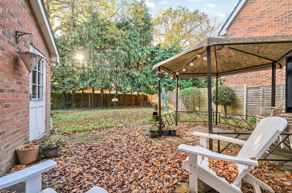 1383932-6-6925a97...