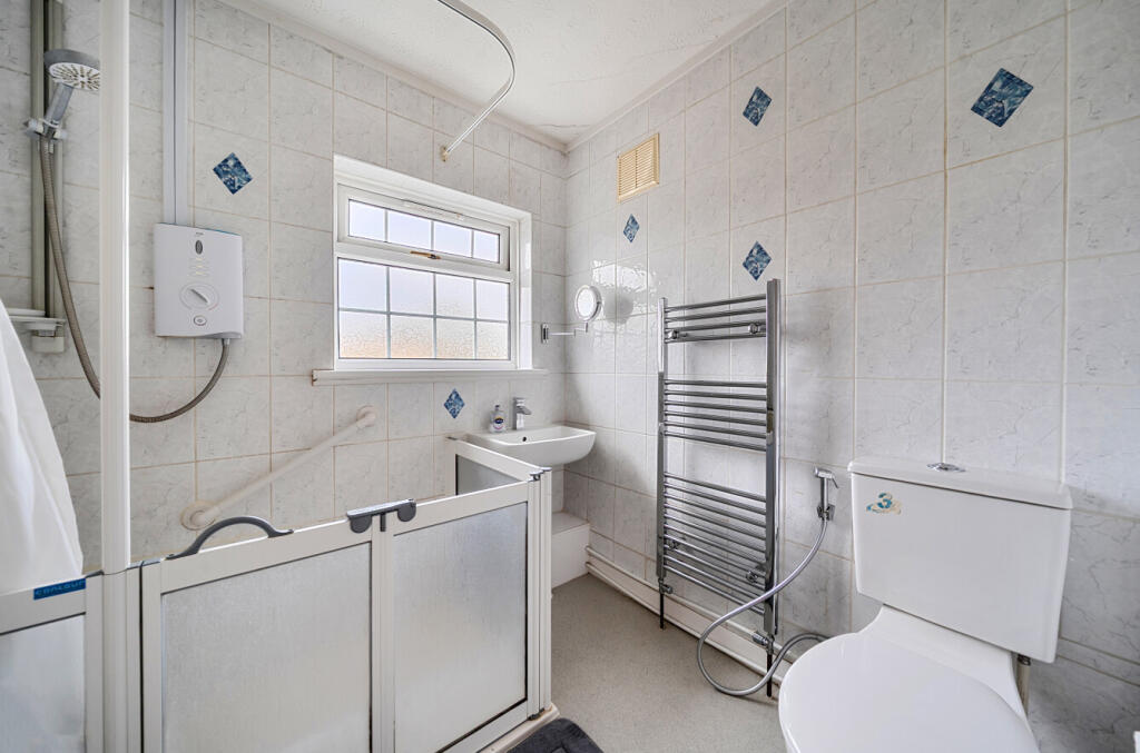 1374962-15-690dcc...