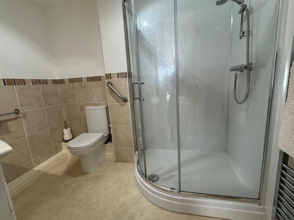 EN SUITE SHOWER ROOM/WC