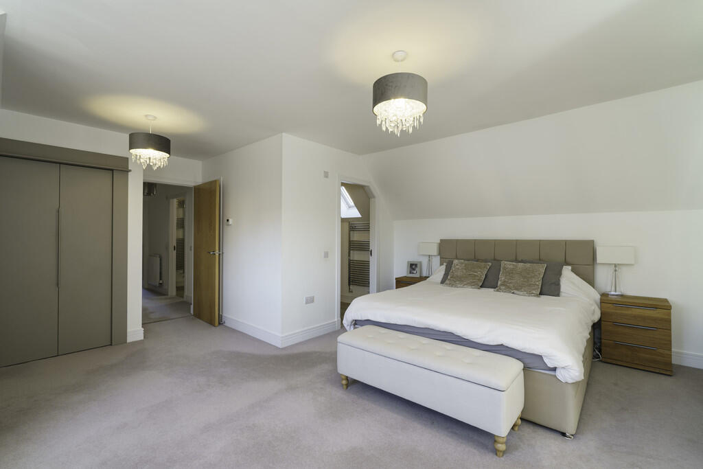 26. Bedroom 4 ang...