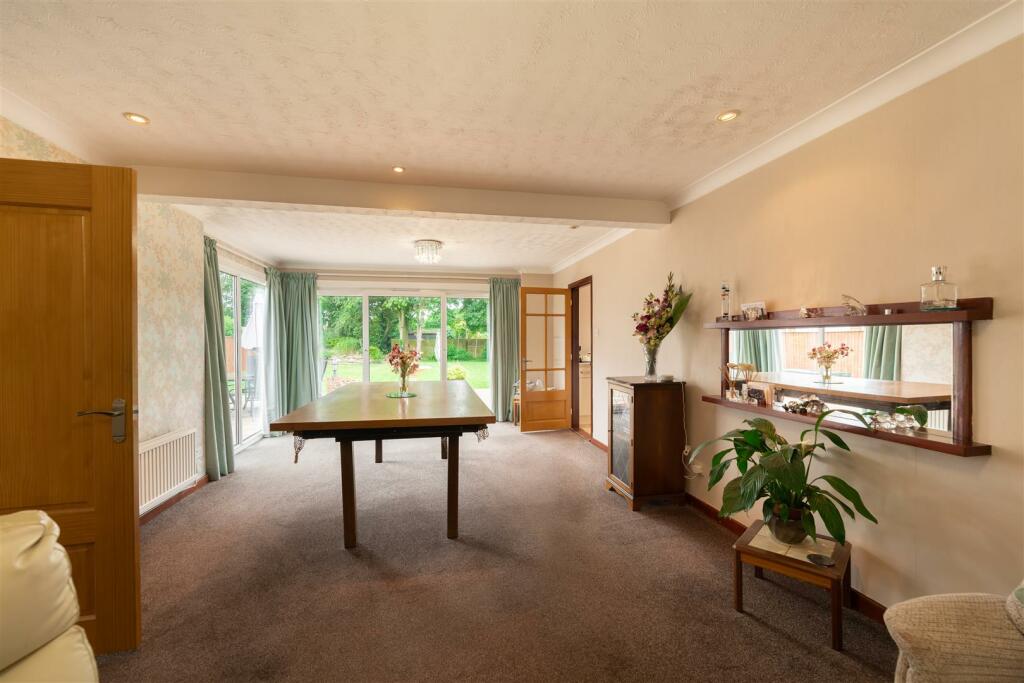 Lounge 2.jpg