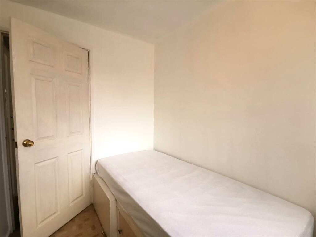 bedroom 3 2.jpg