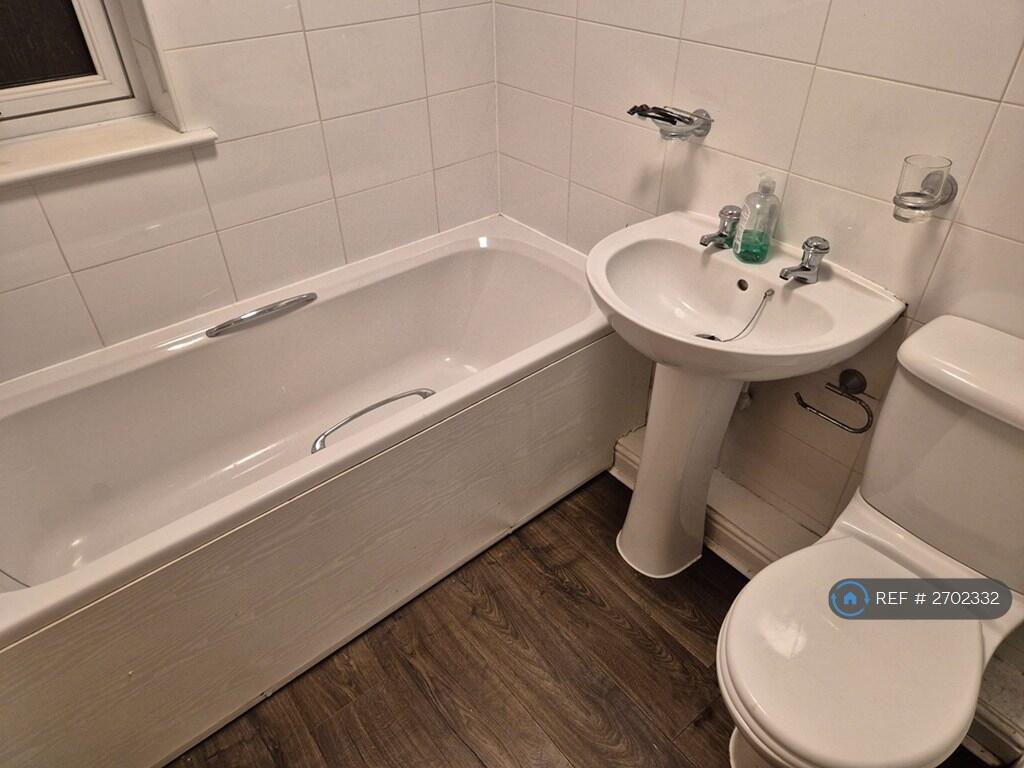 Master Bedroom En-Suite