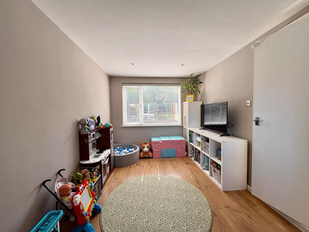 bed 4/office/family 