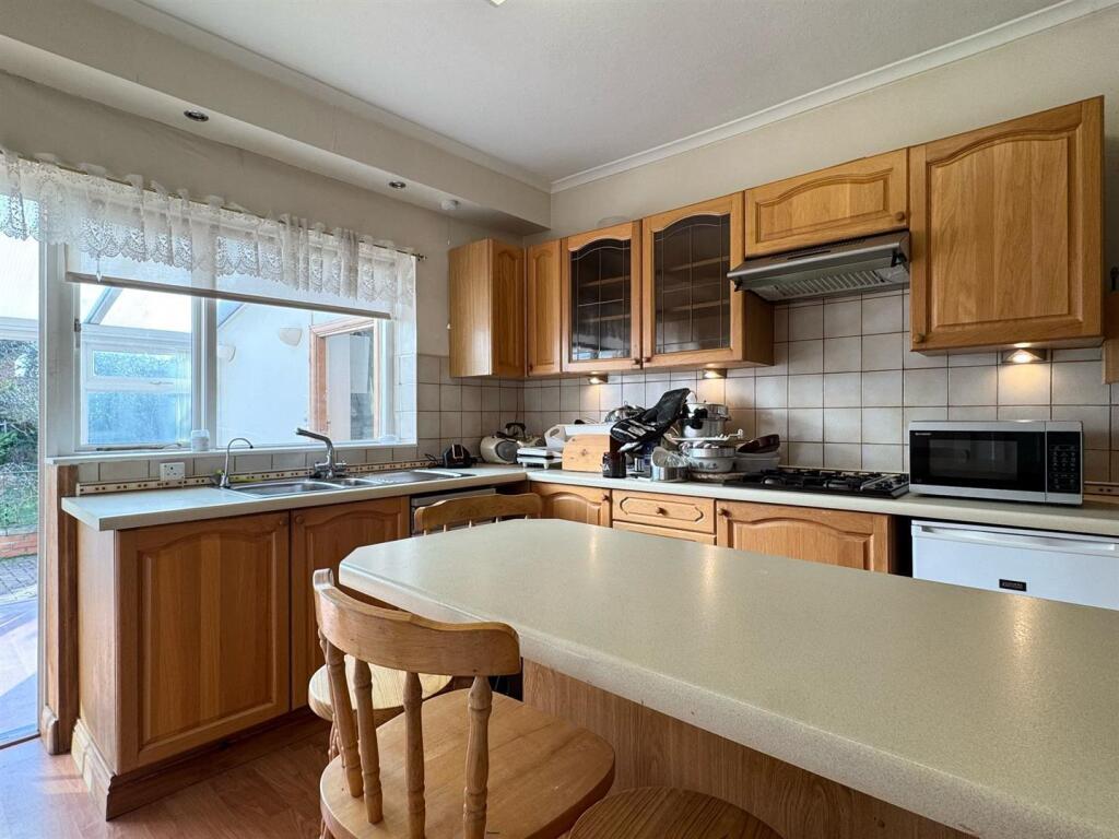 Kitchen 3.jpg