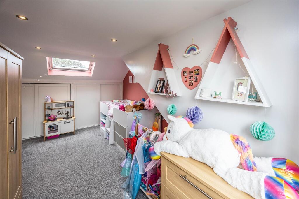 BEDROOM 4