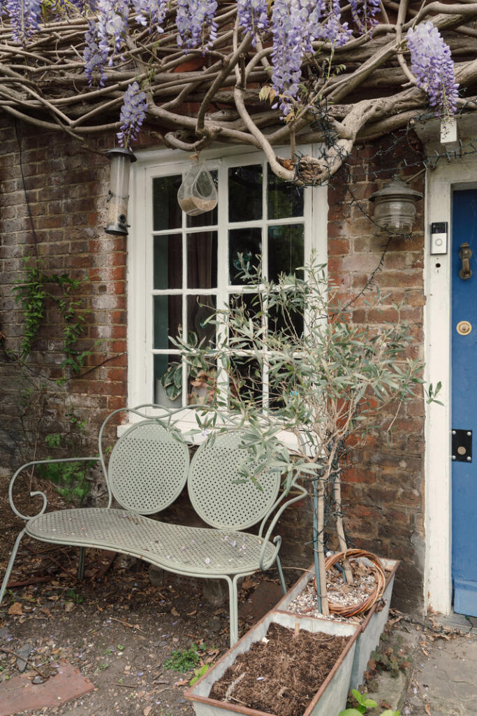 278590 - CHRISTCHURCH-ROAD-SW14-002.jpg