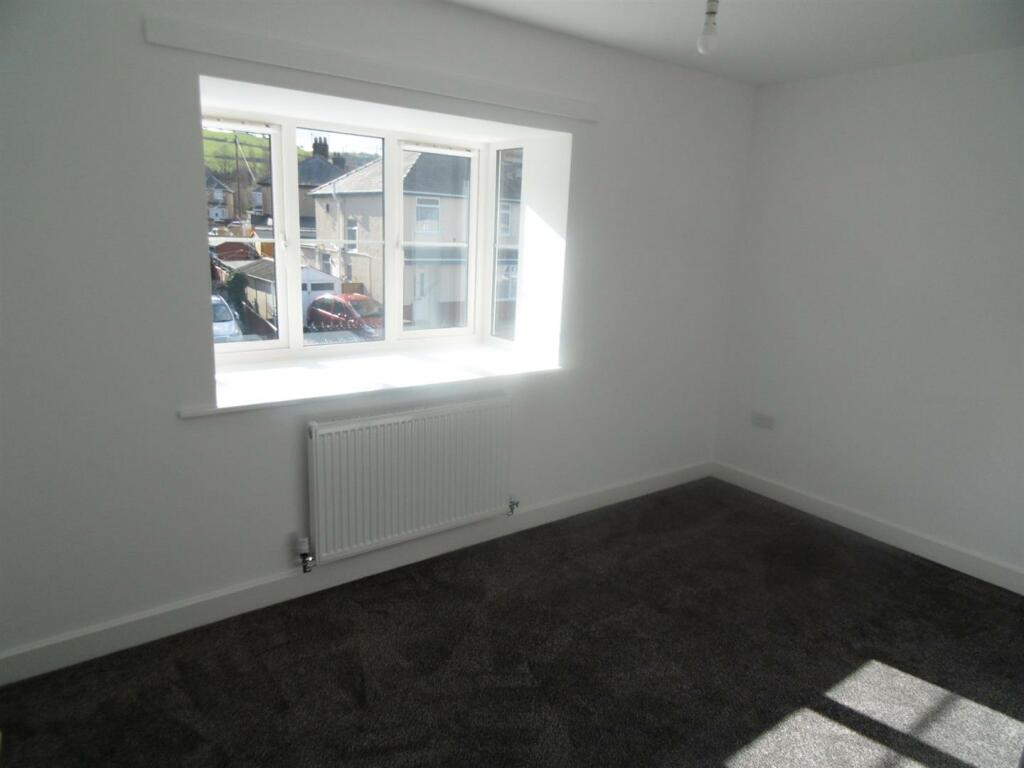 Glan Rd bedroom.jpg