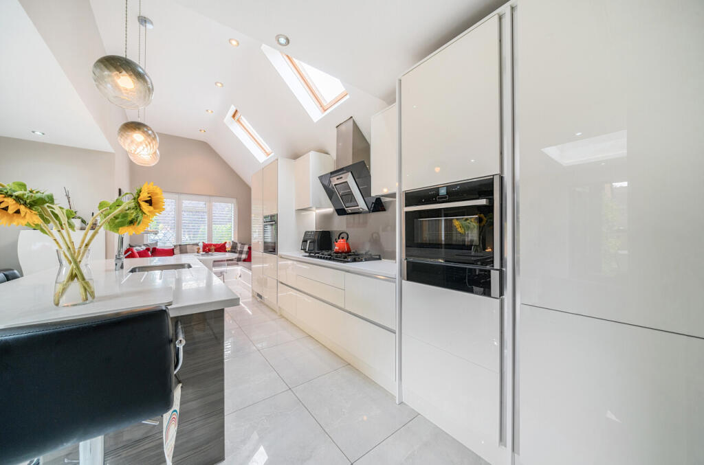 1331965-9-6888ecd...