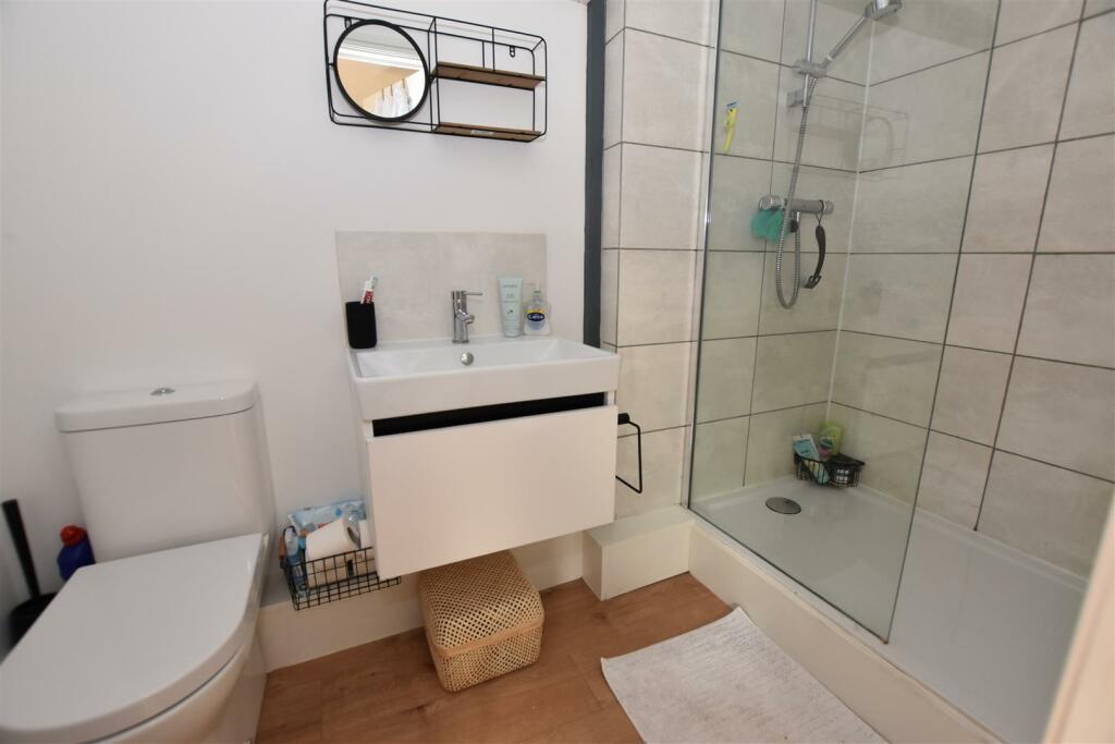 Shower Room.JPG