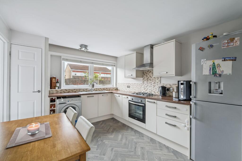 Kitchen / Dining Area