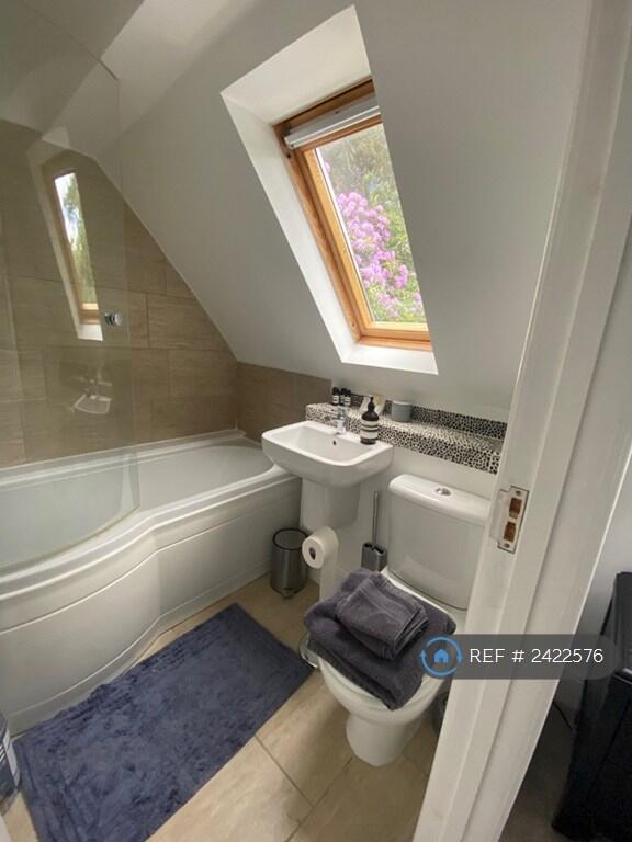 Ensuite Bathroom 2
