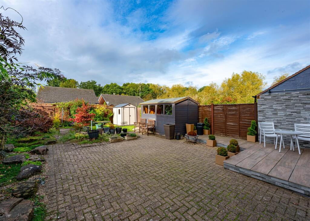 46 Redhill Avenue-gdn.jpg