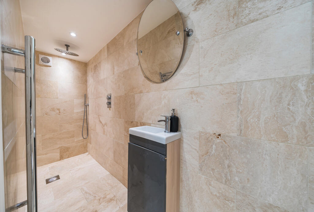 1373159-22-68ff51...