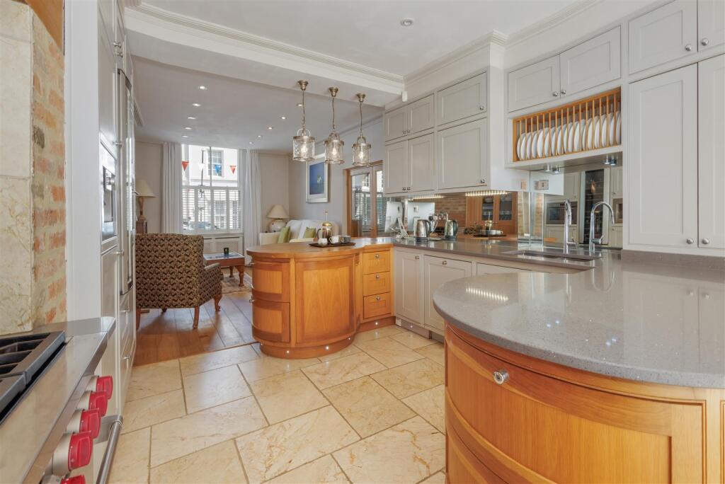 Open-Plan Breakfast Kitchen/Sitting/Dining Room