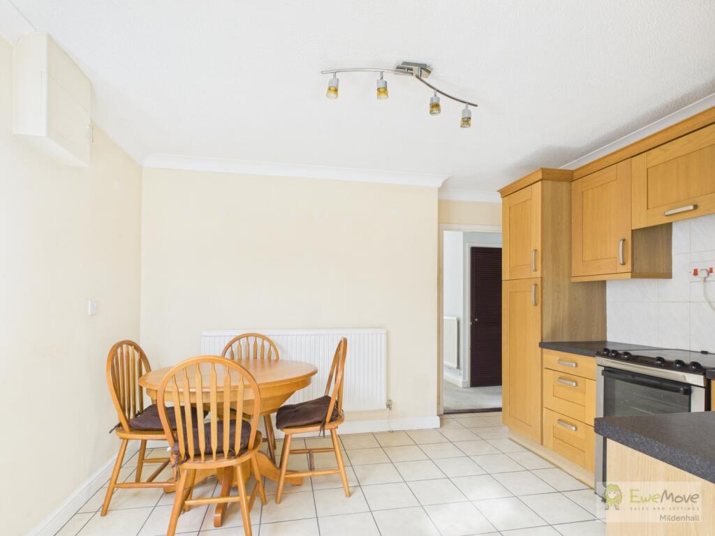 Covey Way EweMove Mildenhall Kitchen 2