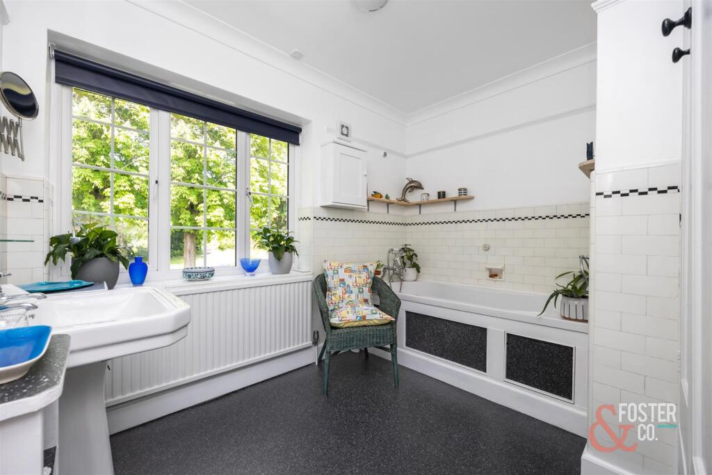 Surrenden Crescent 32-014.jpg