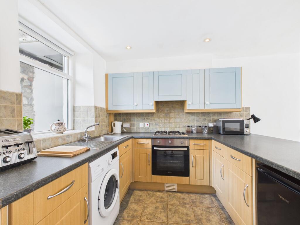 Open plan lounge/kitchen