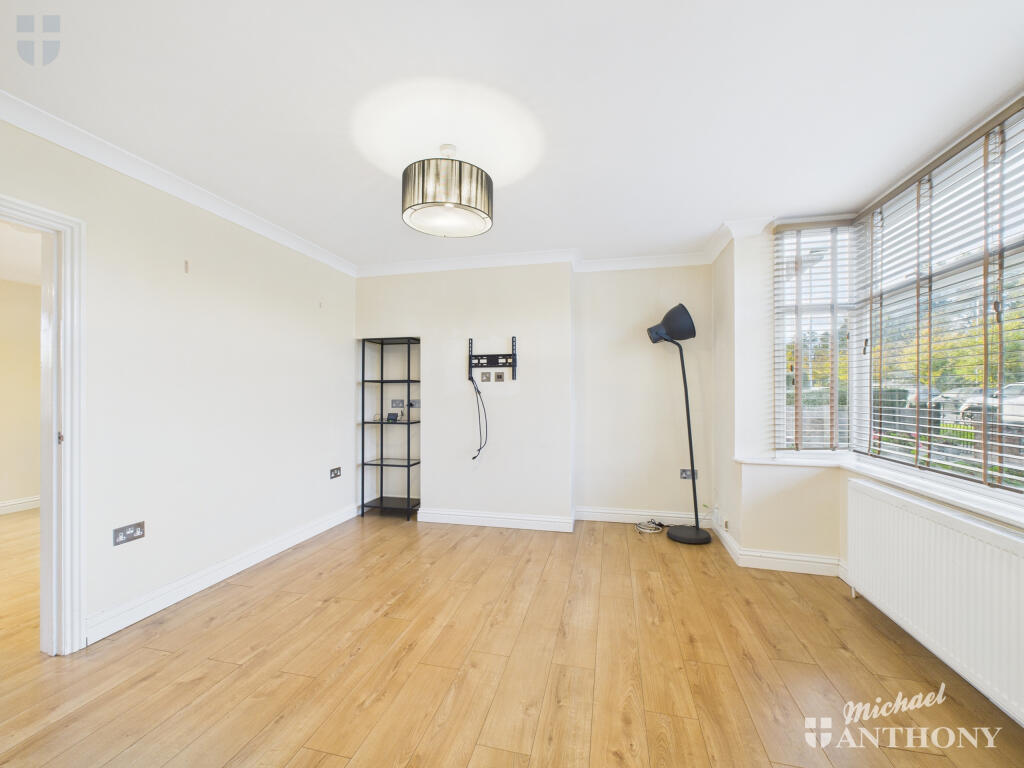 CAM03218G0-PR0810-STILL013