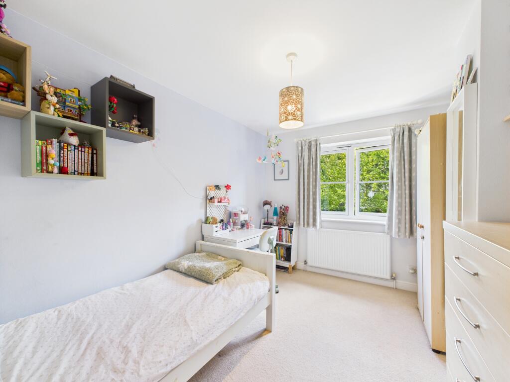 CAM02909G0-PR0450-STILL015