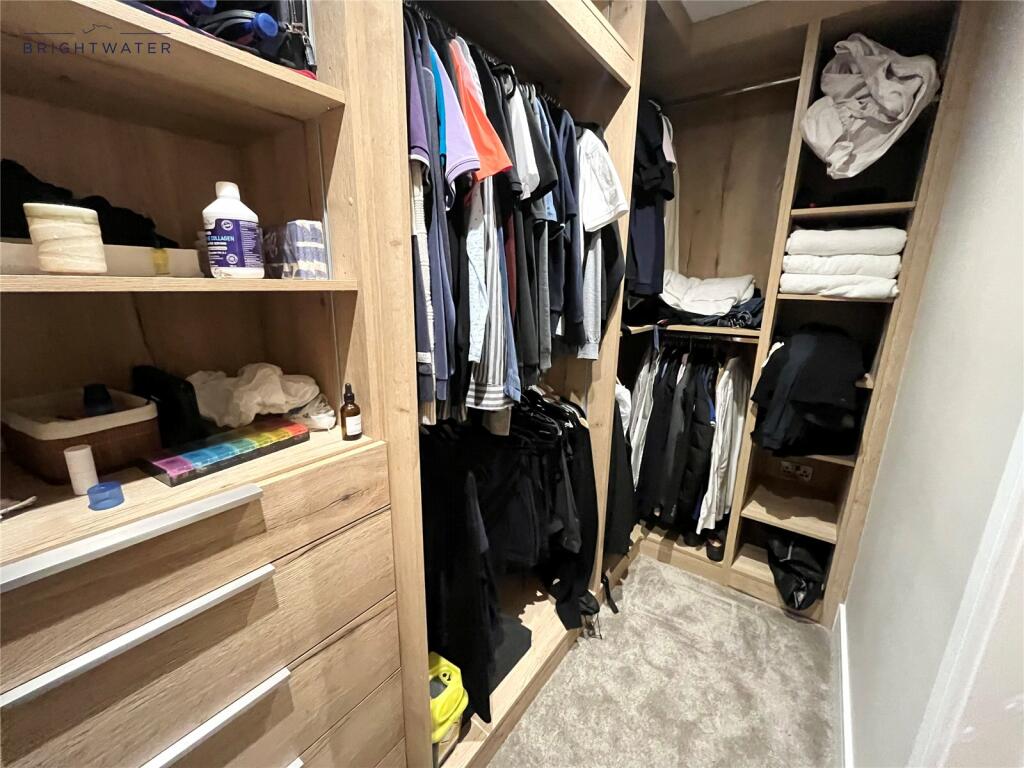 AL MB Wardrobe