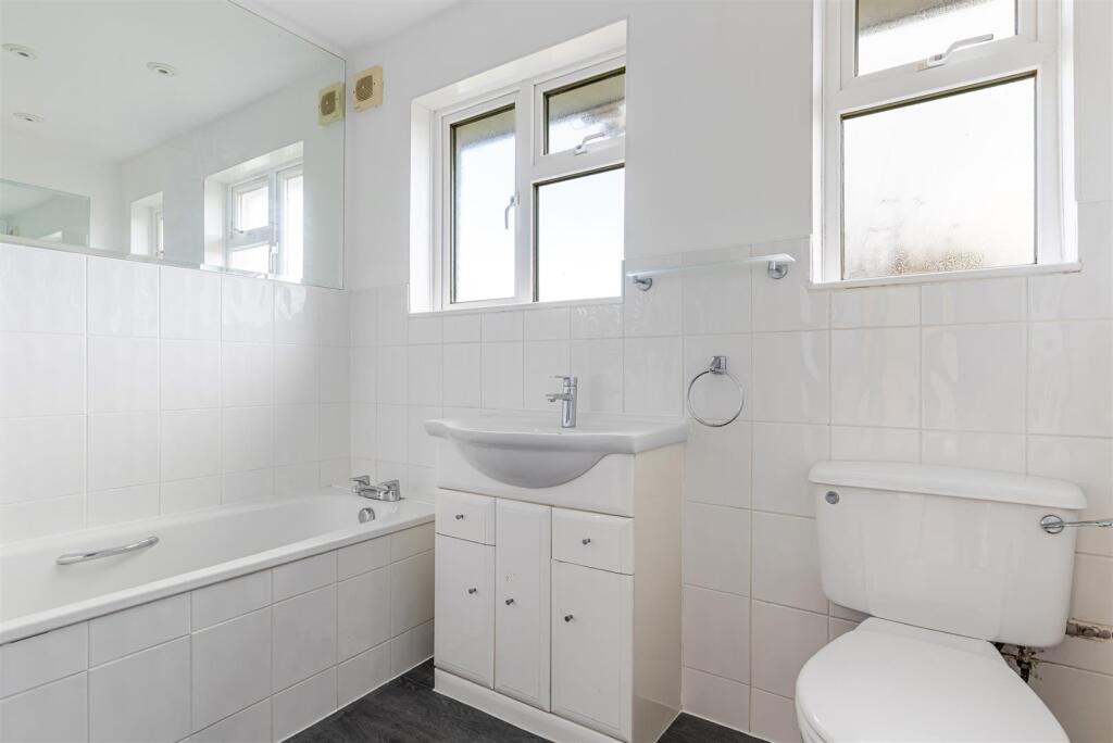 A24 - Red Tor, Seaway Lane Torquay - 251113.jpg