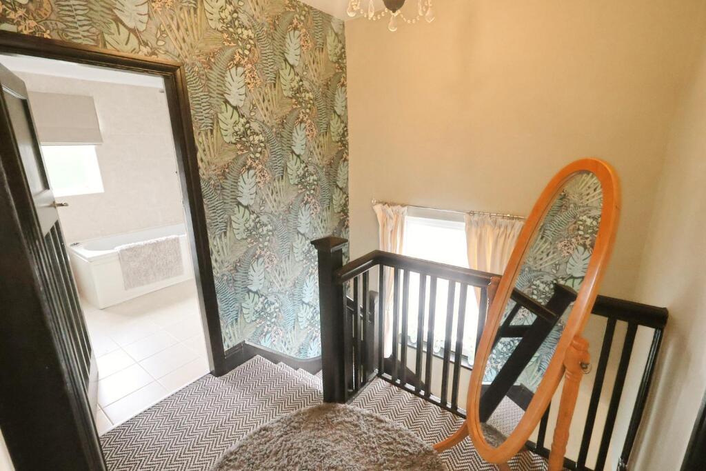 FIRST FLOOR LANDING