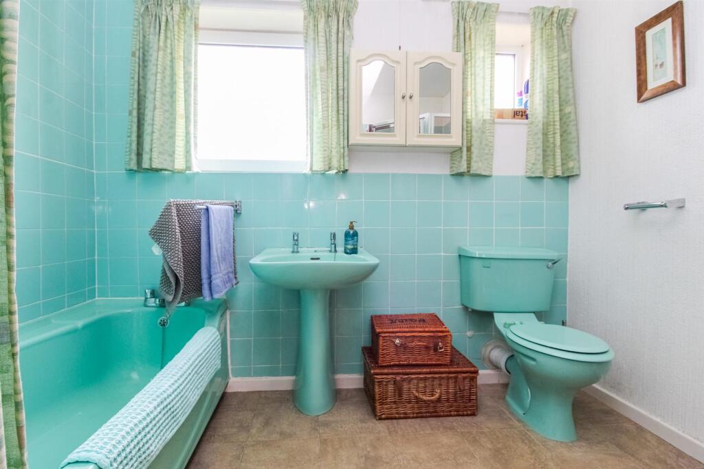 BATHROOM/W.C.