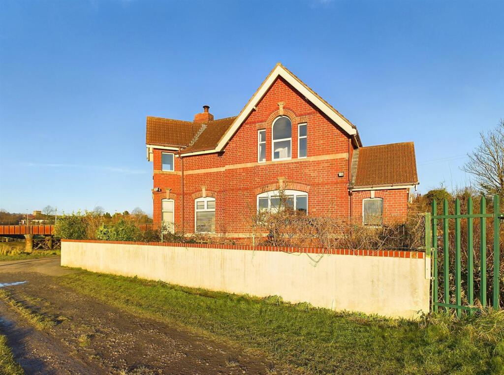 16 - Detached House for Auction, Sea Mills.jpg