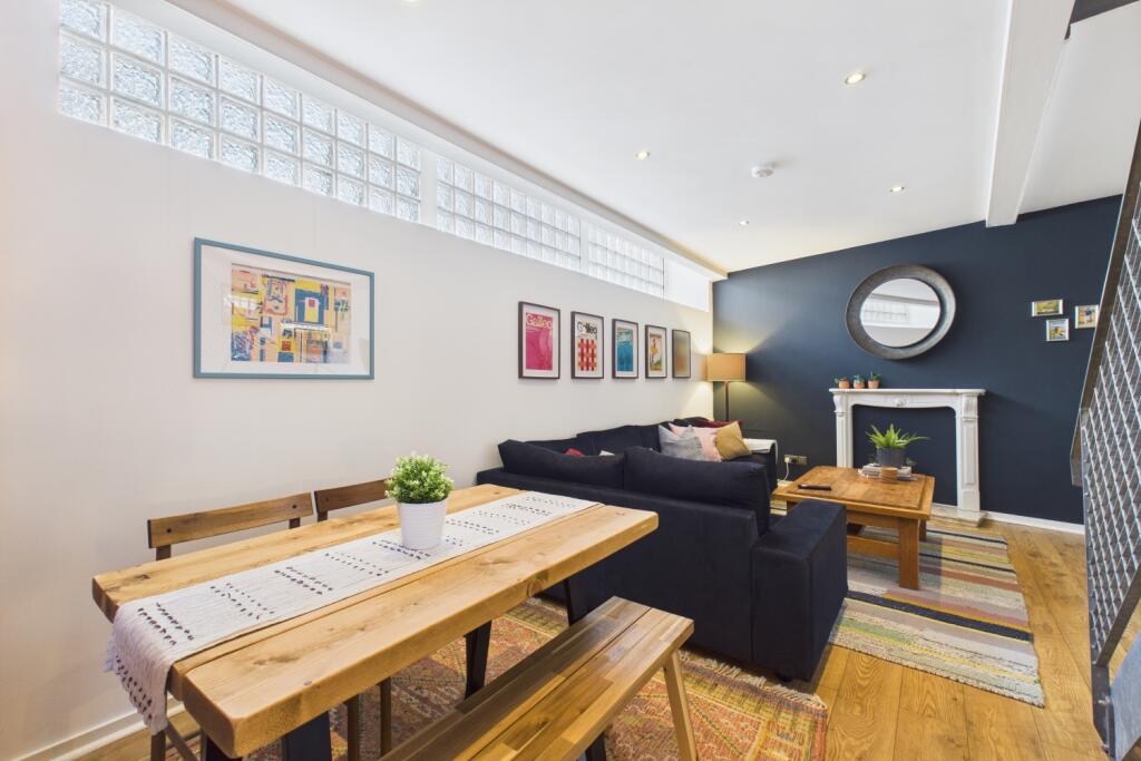 CAM03162G0-PR0282-STILL020