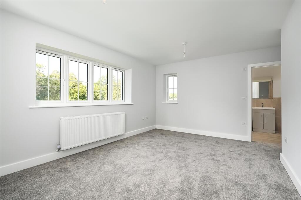 North lodge RH13 (22).jpg