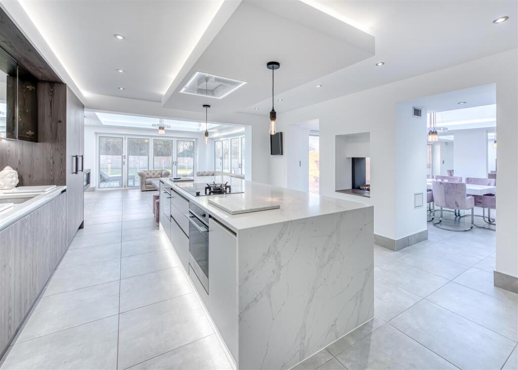 37 Deaconsfield-kitchen2.jpg