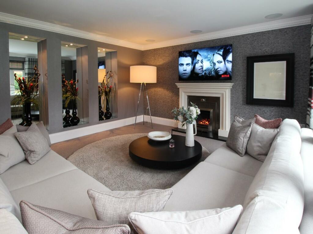 9 Living Room-2.jpg