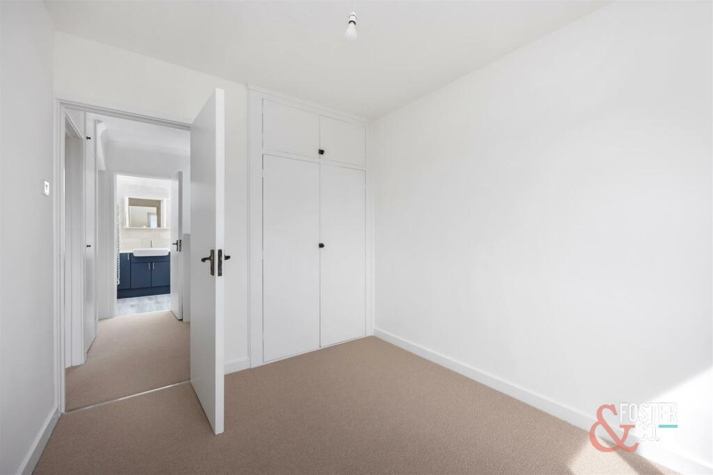 Sandringham Close_5-012.jpg