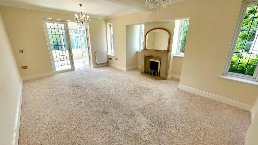 TRIPLE ASPECT LOUNGE