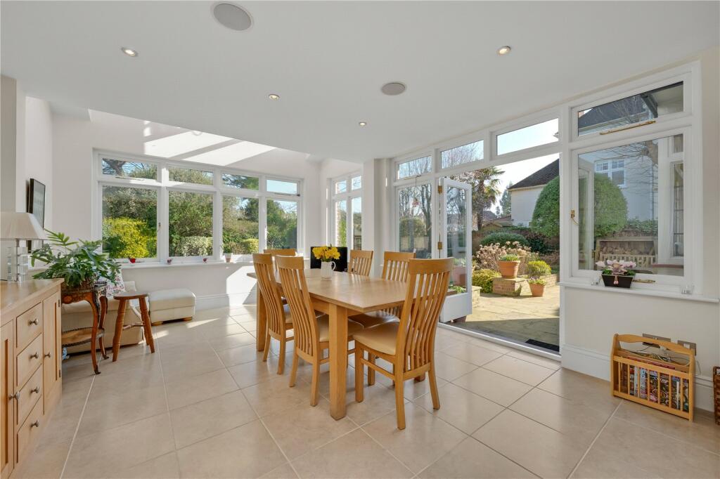 Kitchen/B'fast Room