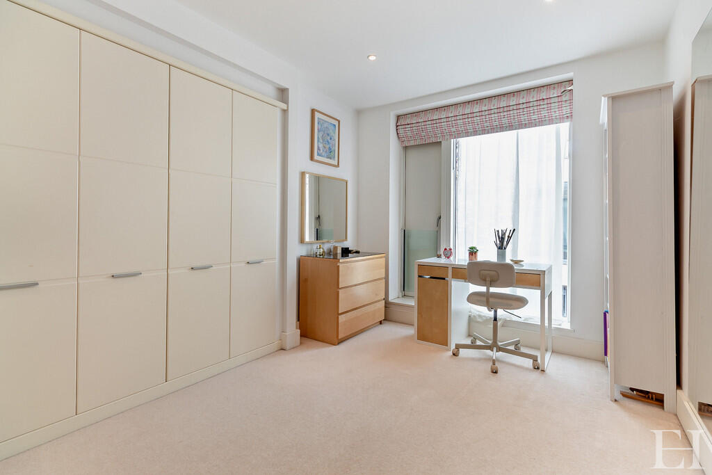 8646083-interiorW...