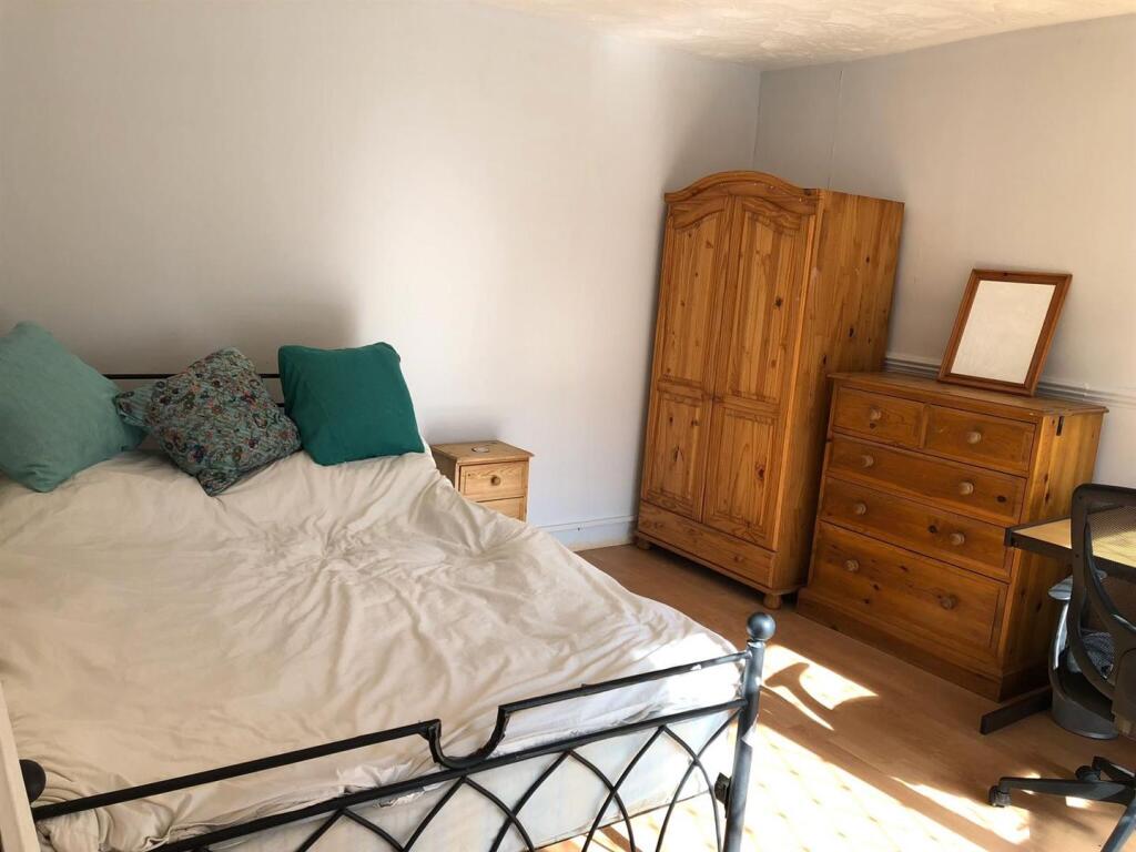 17A bed 2.jpg