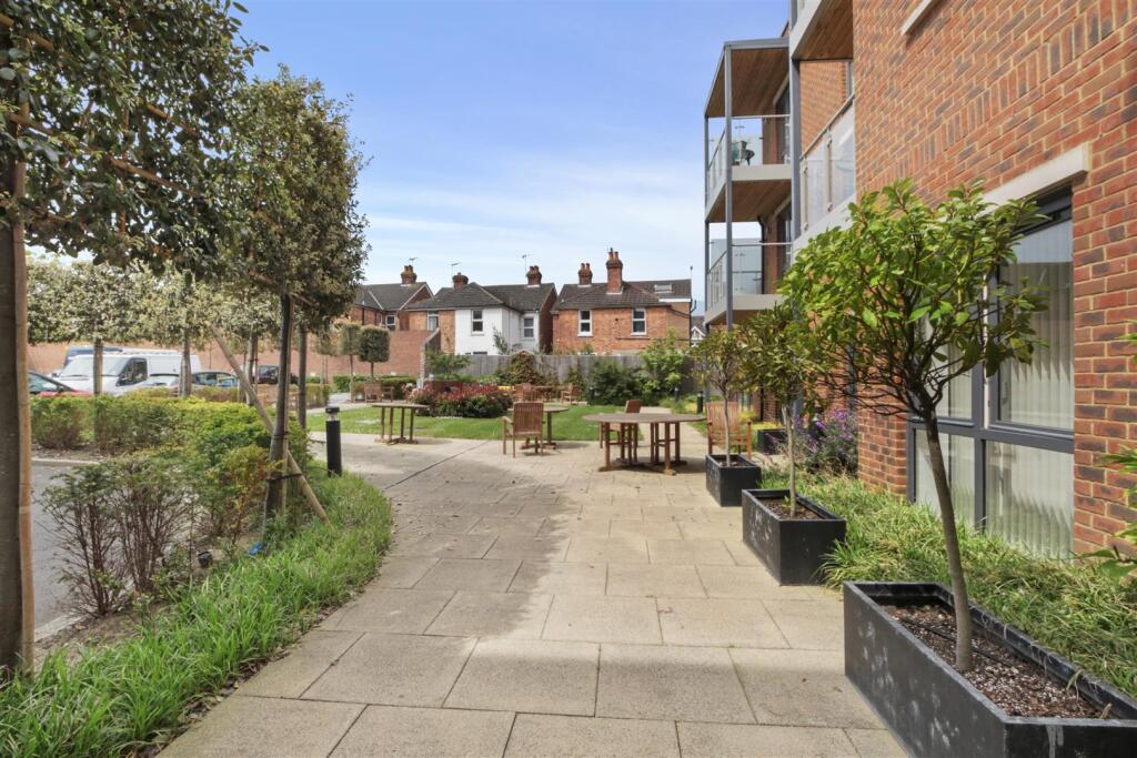 10-2e11e8f6-c79d-4469-b820-669dd863218f76308_39_Th